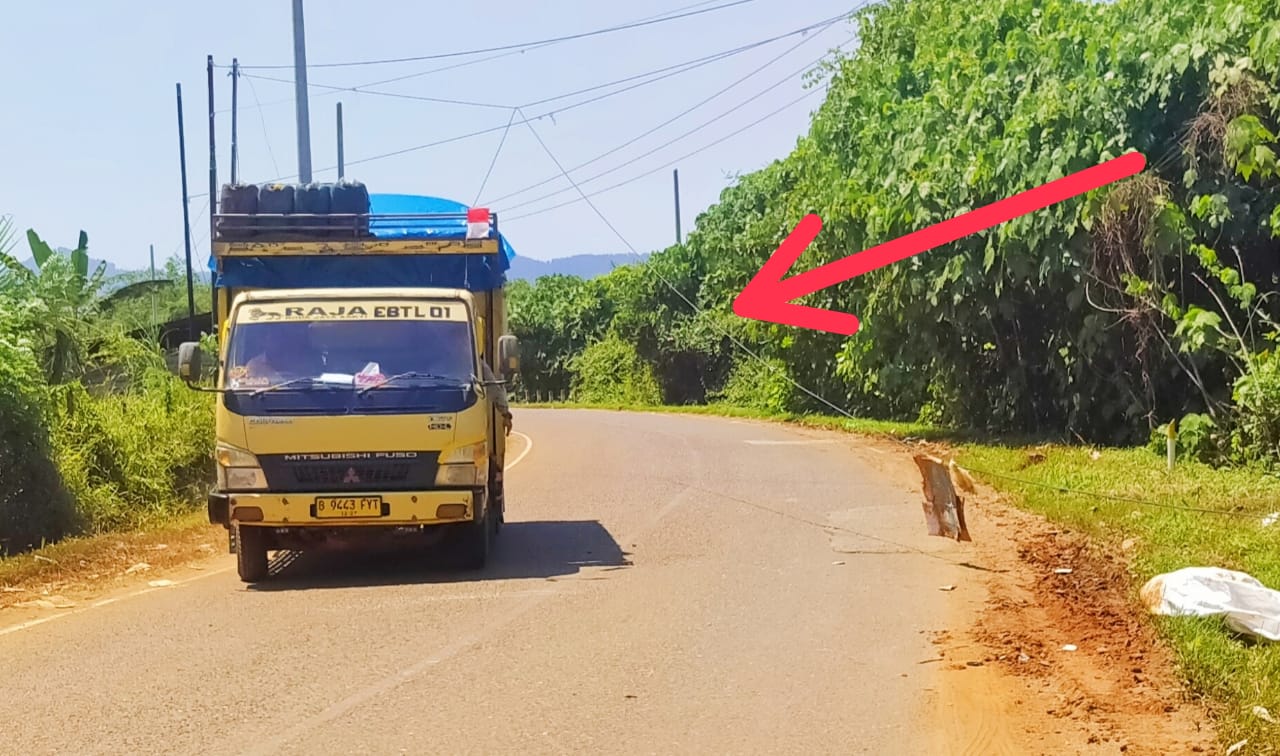 Rawanlakalantas, kabel melintang dibadan jalan Poros Tompira-Bungintibe (Foto: Ist,)