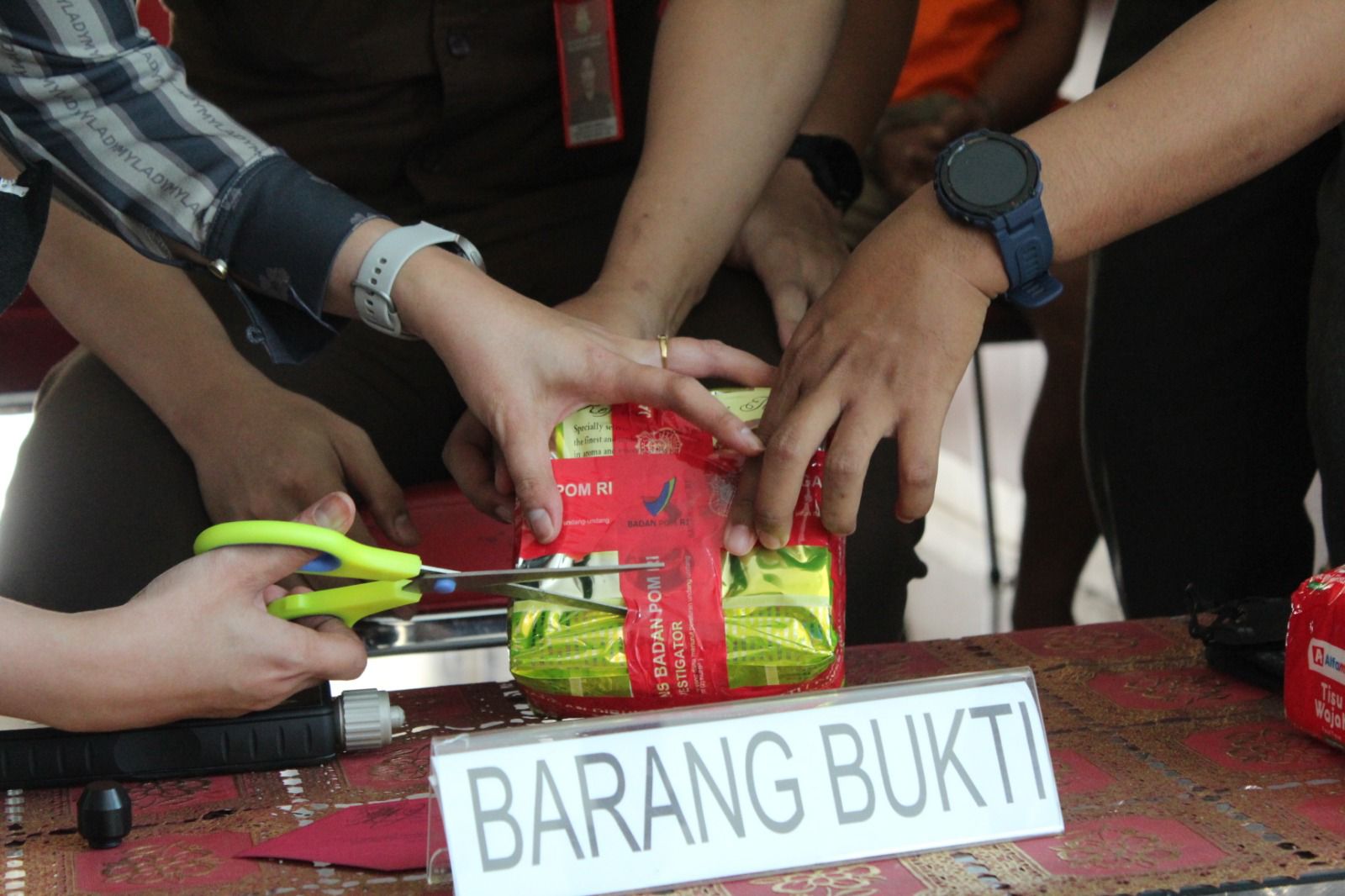Foto: Direktorat Reserse Narkoba telah pemusnahan barang bukti narkotika jenis sabu seberat 1.016,45 gram