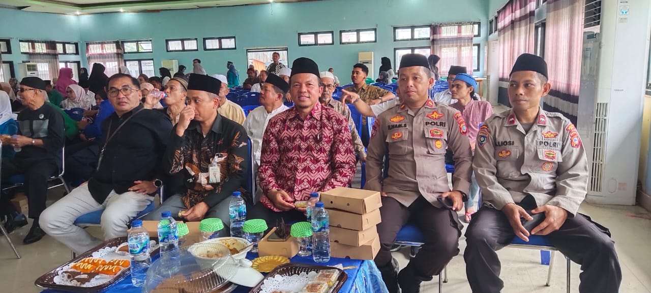 Kehadiran tim Da’i Polri yang terdiri dari Ipda Ilham Sriwan, Aiptu Ridwan, dan Aipda Sofyan Al Menghadiri Maulid Nabi Muhammad SAW 1446 H/2024 M Kelurahan Gebangrejo, Kecamatan Poso Kota, Kabupaten Poso, Rabu (18/9/2024).