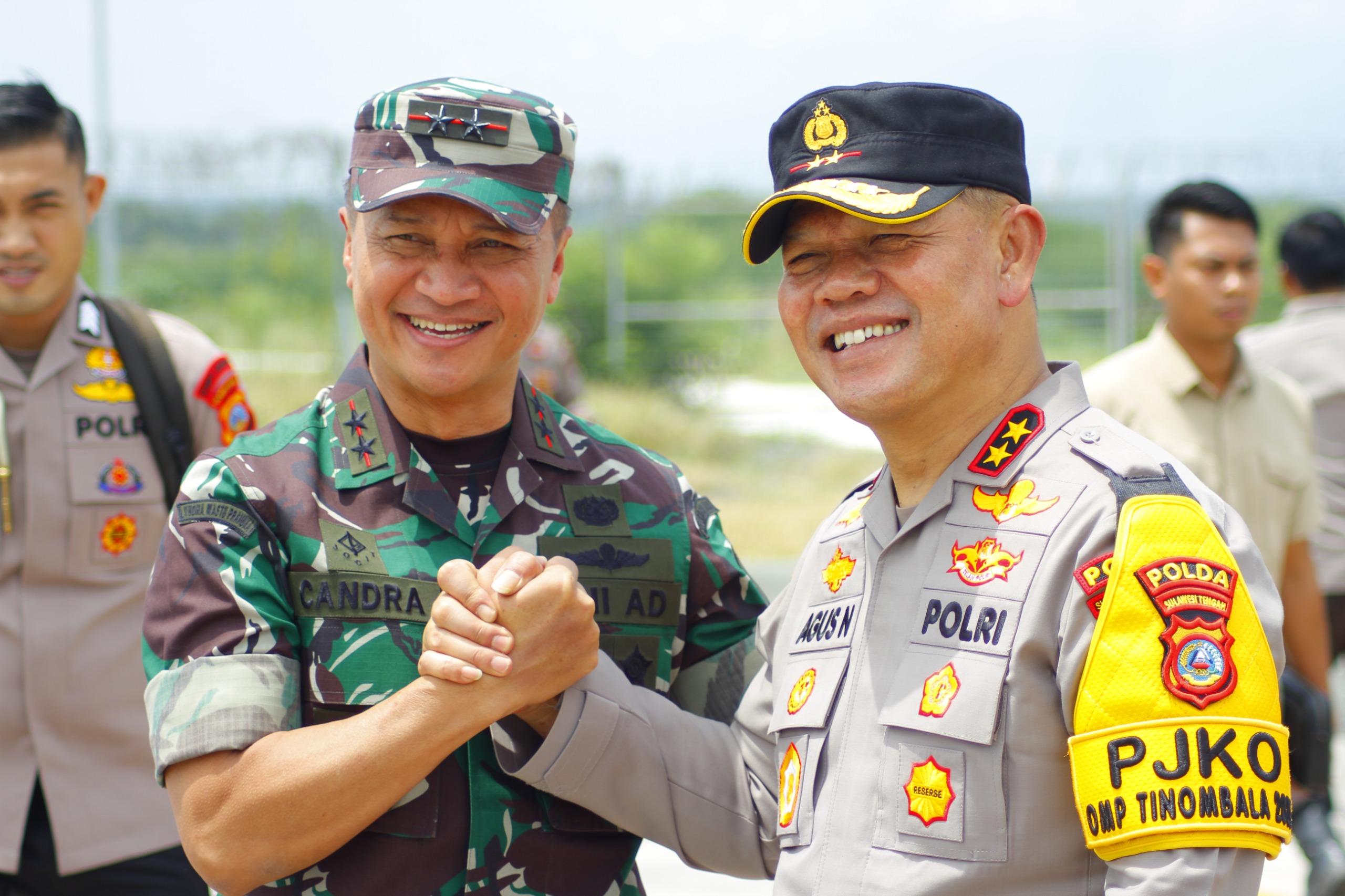Pangdam XIII/Merdeka, Mayjen TNI Candra Wijaya, M.A., bersama Kapolda Sulawesi Tengah, Irjen. Pol. Dr. Agus Nugroho, S.I.K., S.H., M.H.