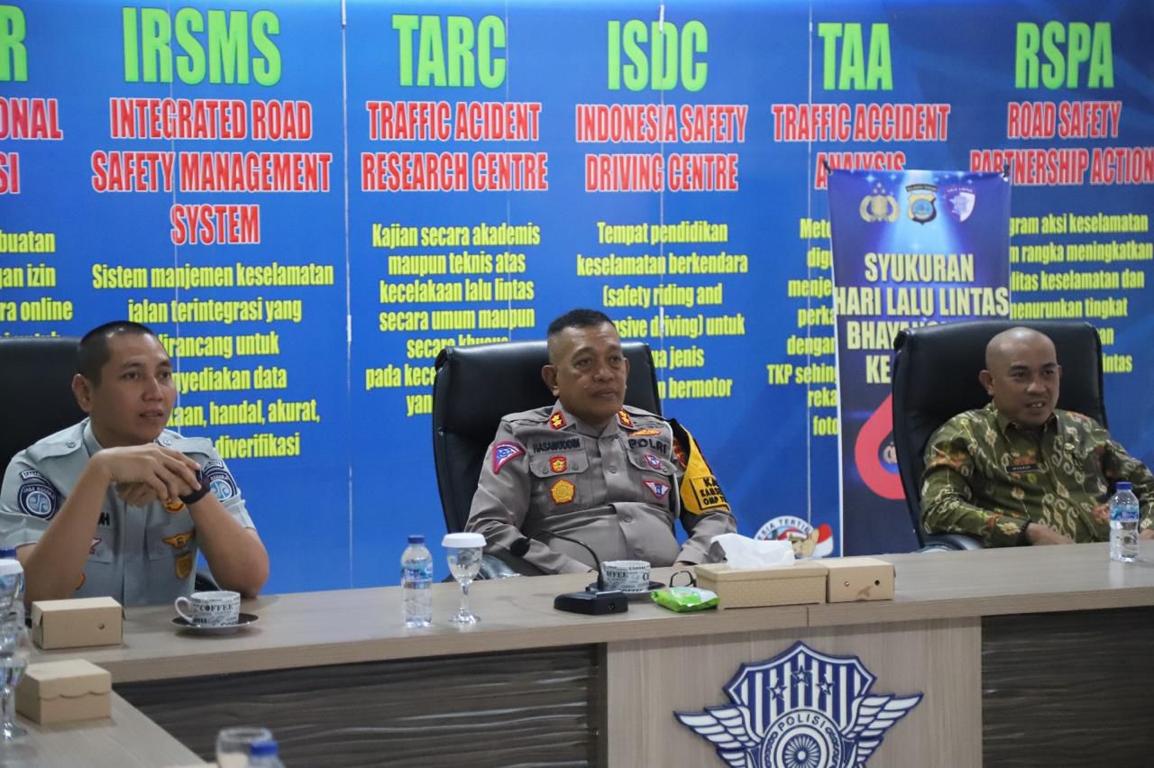 Dirlantas Polda Sulteng Kombes Pol. Atot Irawan, bersama seluruh Dirlantas se-Nusantara, menghadiri puncak peringatan Hari Lalu Lintas Bhayangkara ke-69 secara langsung dipimpin oleh Kapolri Jenderal Polisi Drs. Listyo Sigit Prabowo