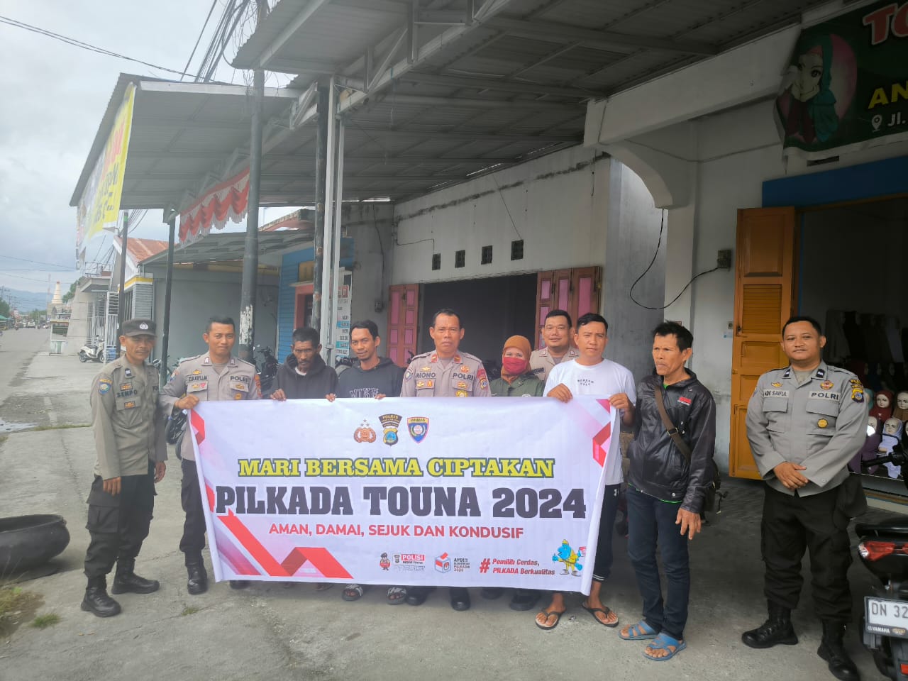 Himbauan melalui Spanduk dan Stiker, mari bersama-sama Ciptakan Pilkada Touna 2024, Aman, Damai, Sejuk Dan Konduksif