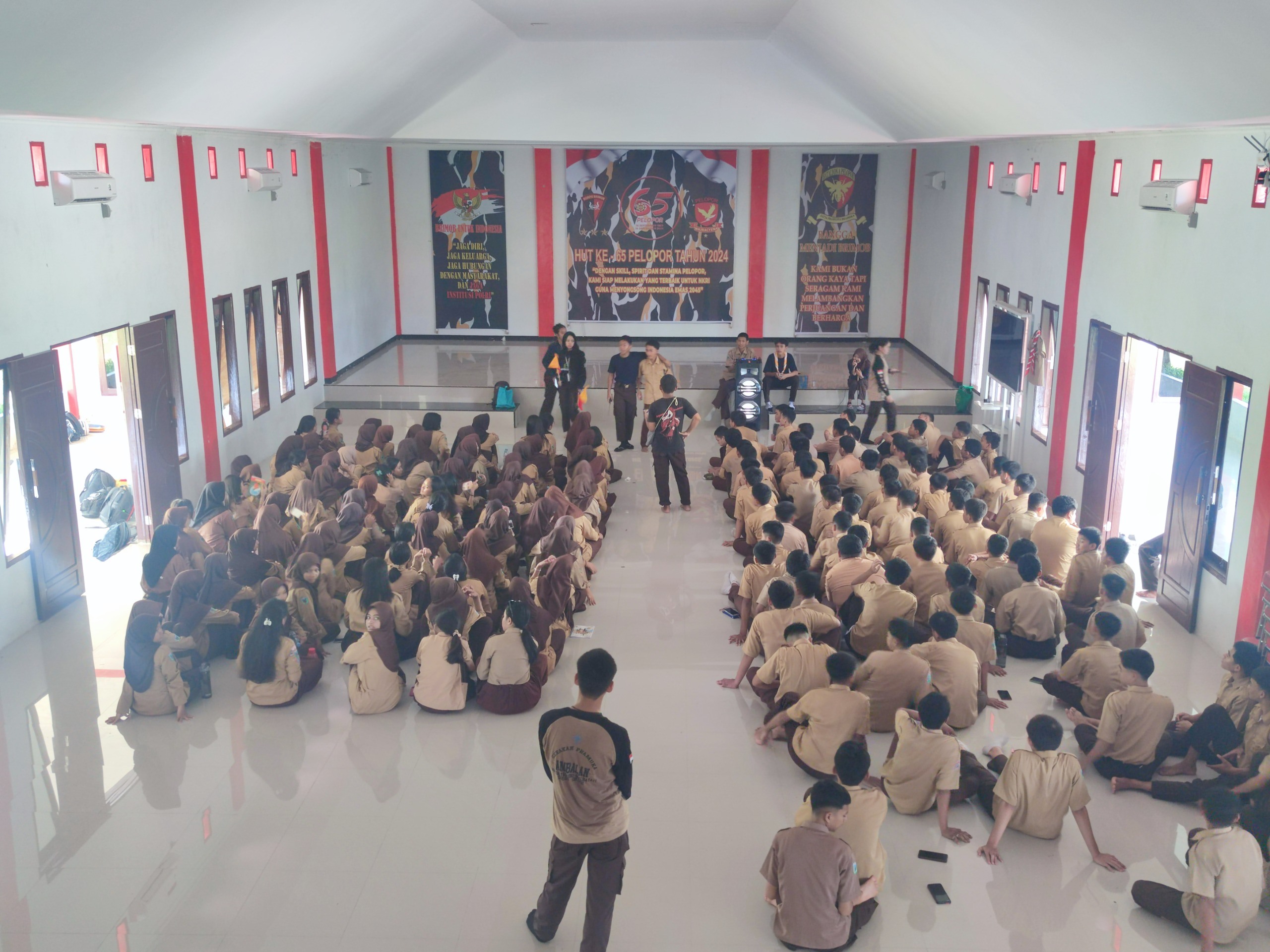 Satuan Brimob Polda Sulawesi Tengah terus menunjukkan dedikasinya dalam mendukung kegiatan masyarakat melalui pemanfaatan fasilitas yang modern dan lengkap