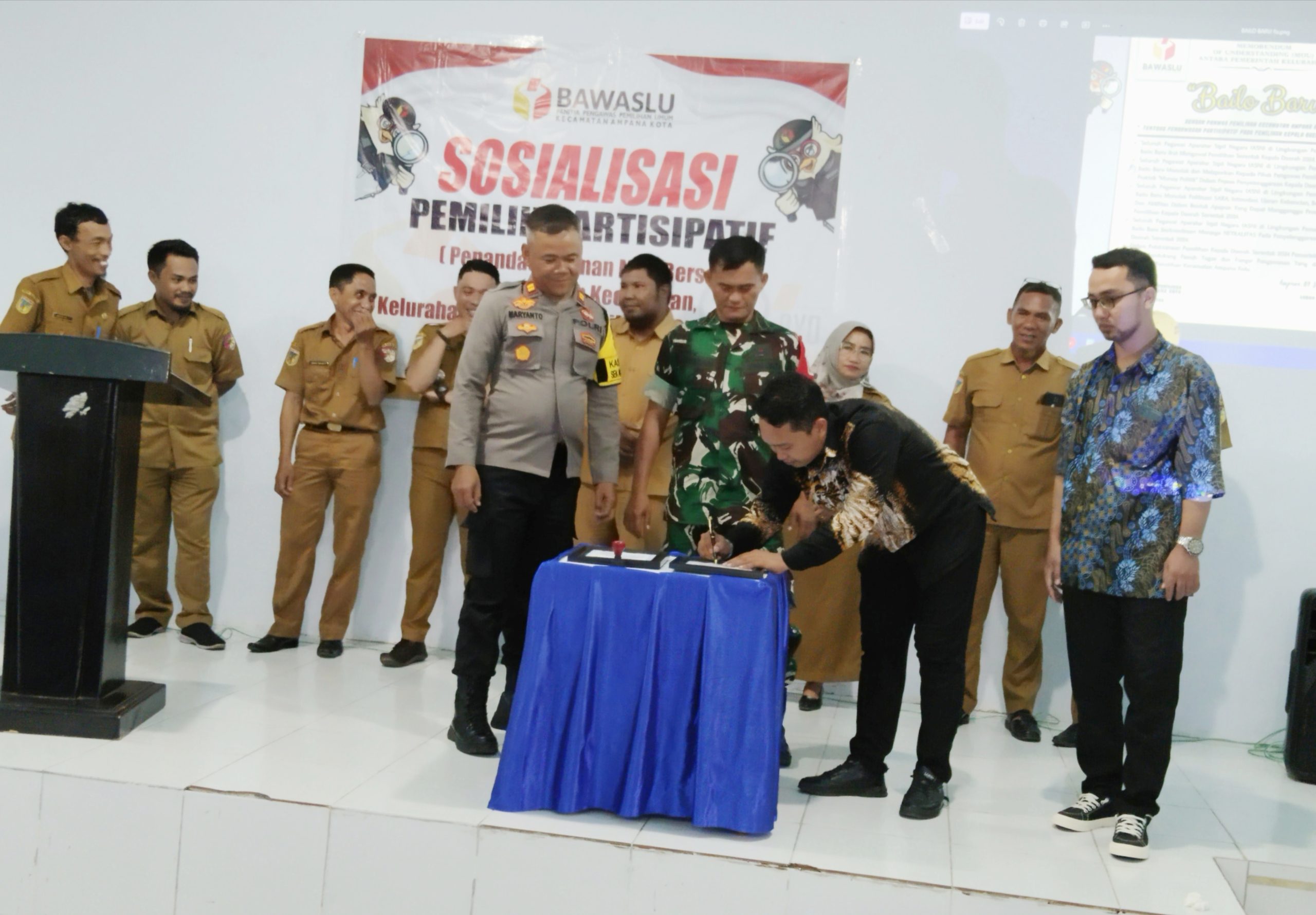 Penandatanganan MOU bersama pemerintah Kecamatan Kelurahan Desa, Danramil 1307-051 Ratolindo dan Polsek Ampana Kota