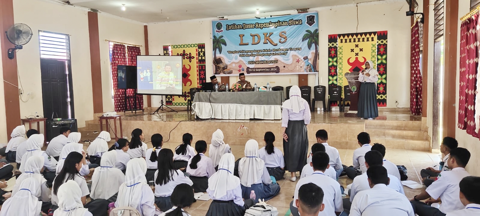 Tim Da'i Polri Ops Madago Raya memberika Wawasan tentang Bela Negara dan Cegah Radikalisme di SMA Negeri 3 Poso (Foto: Ist)
