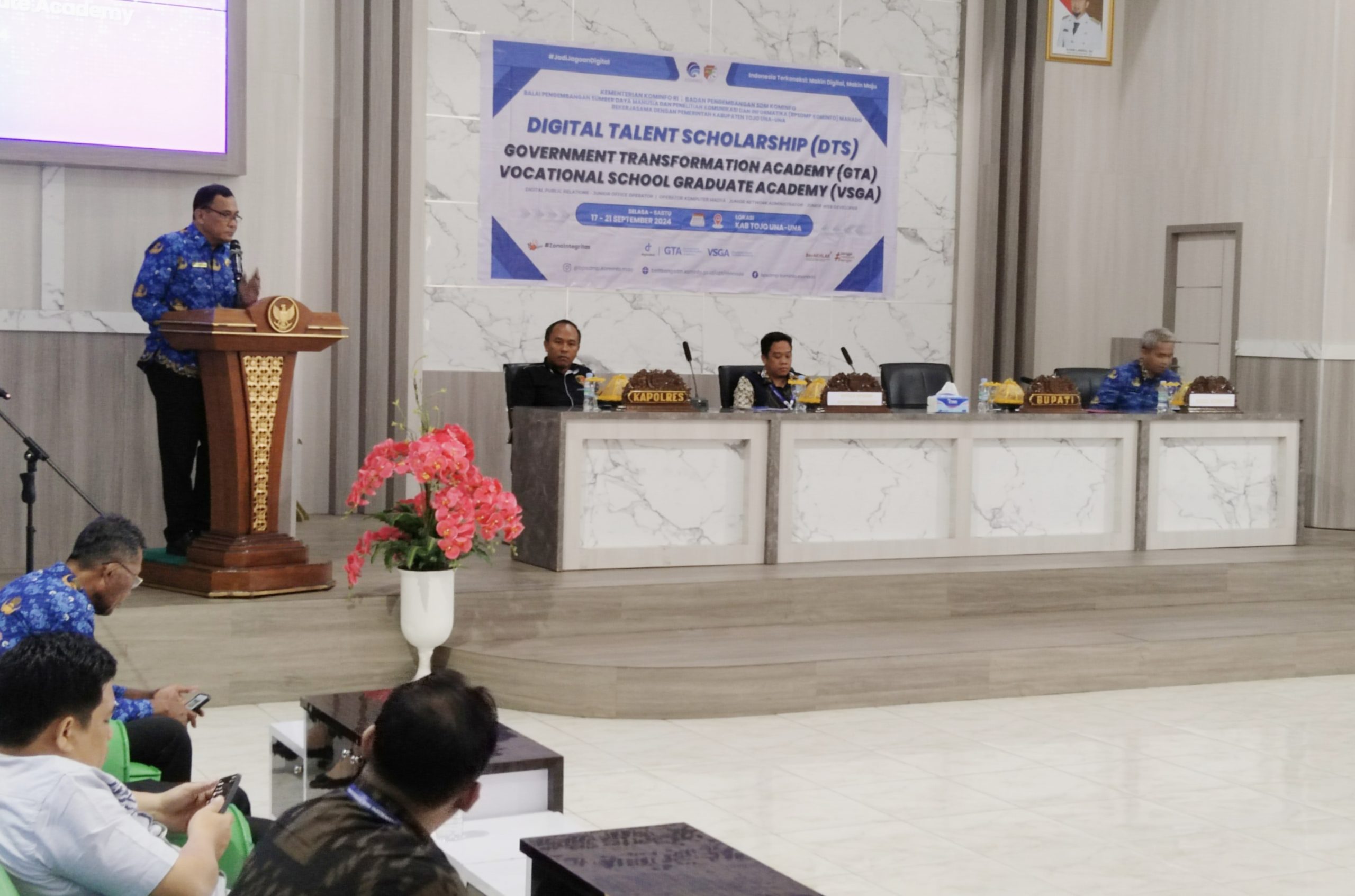 Foto: Pengembangan SDM TIK, “Digital Talent Scholarship (DTS) dibuka oleh Pj Sekda Touna, Dr Alimudin Muhammad, SE, M.Si.di gedung Auditorium Kantor Bupati Touna