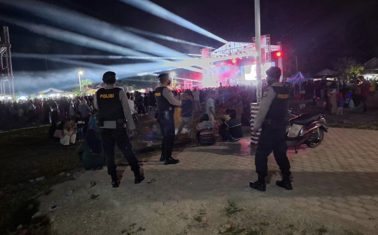 Patroli dan pengamanan Konser Beramal yang diselenggarakan Calon Gubernur dan Calon Wakil Gubernur Ahmad M. Ali Dan Abdul Karim Al-Jufri, Jumat malam ( 20/09/2024 )