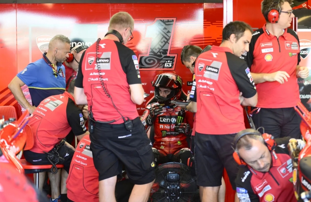 Francesco Bagnaia dan Tim