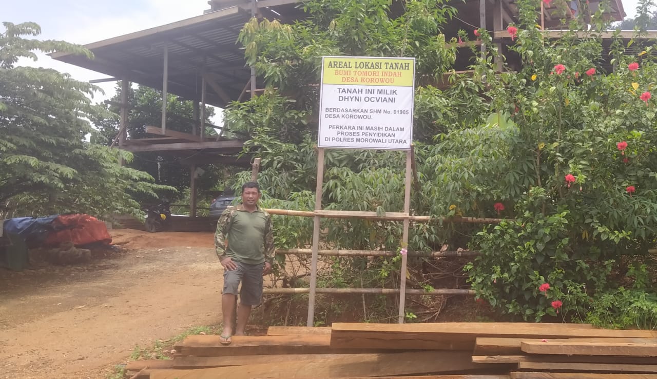 Adrianto Bandola di lahan yang dimenangkan secara inkrah Dipengadilan Negeri Poso.(Foto: Ist)
