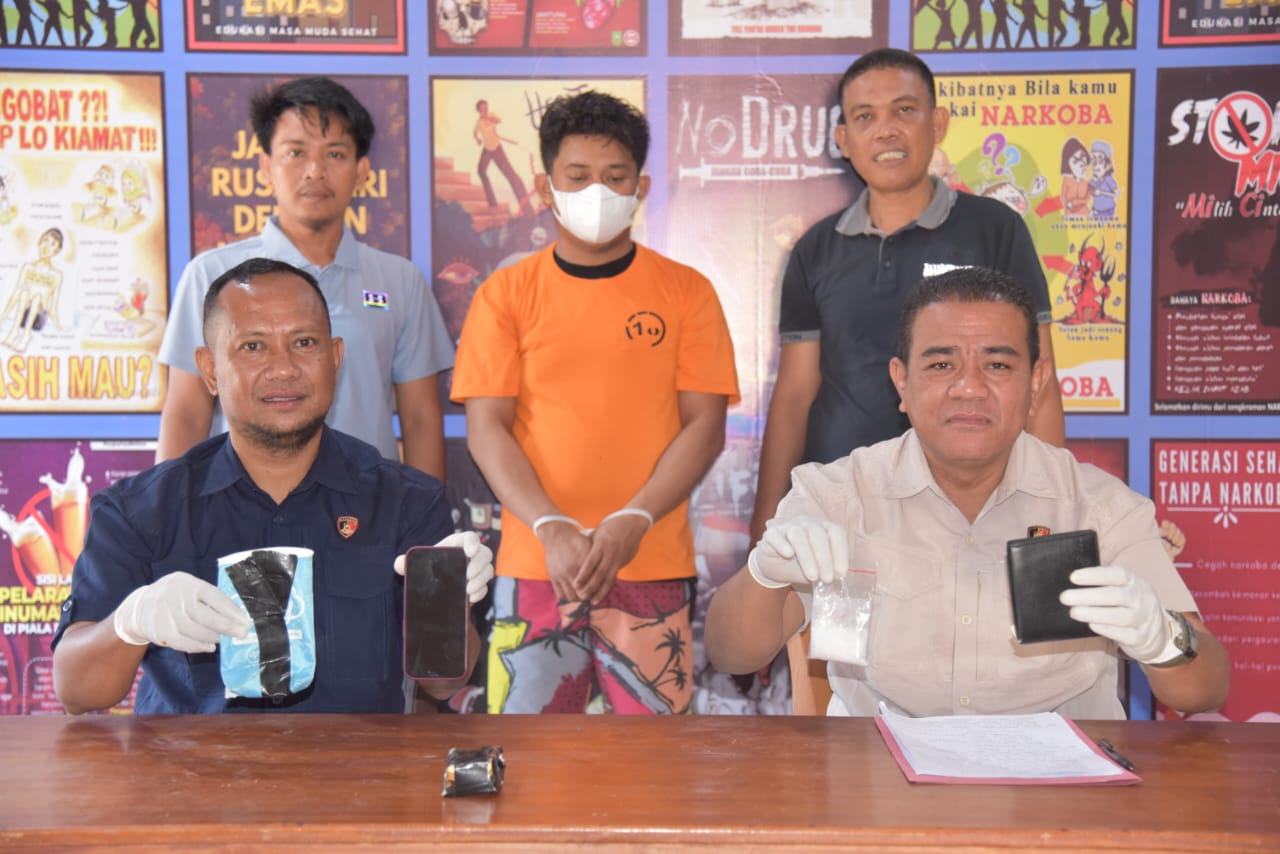 Satuan Reserse Narkoba Polres Morowali Utara berhasil menangkap satu orang terduga penyalahguna /pengedar narkotika Gol I jenis Shabu berinisial ADW alias A jenis kelamin laki-laki , umur 27 tahun