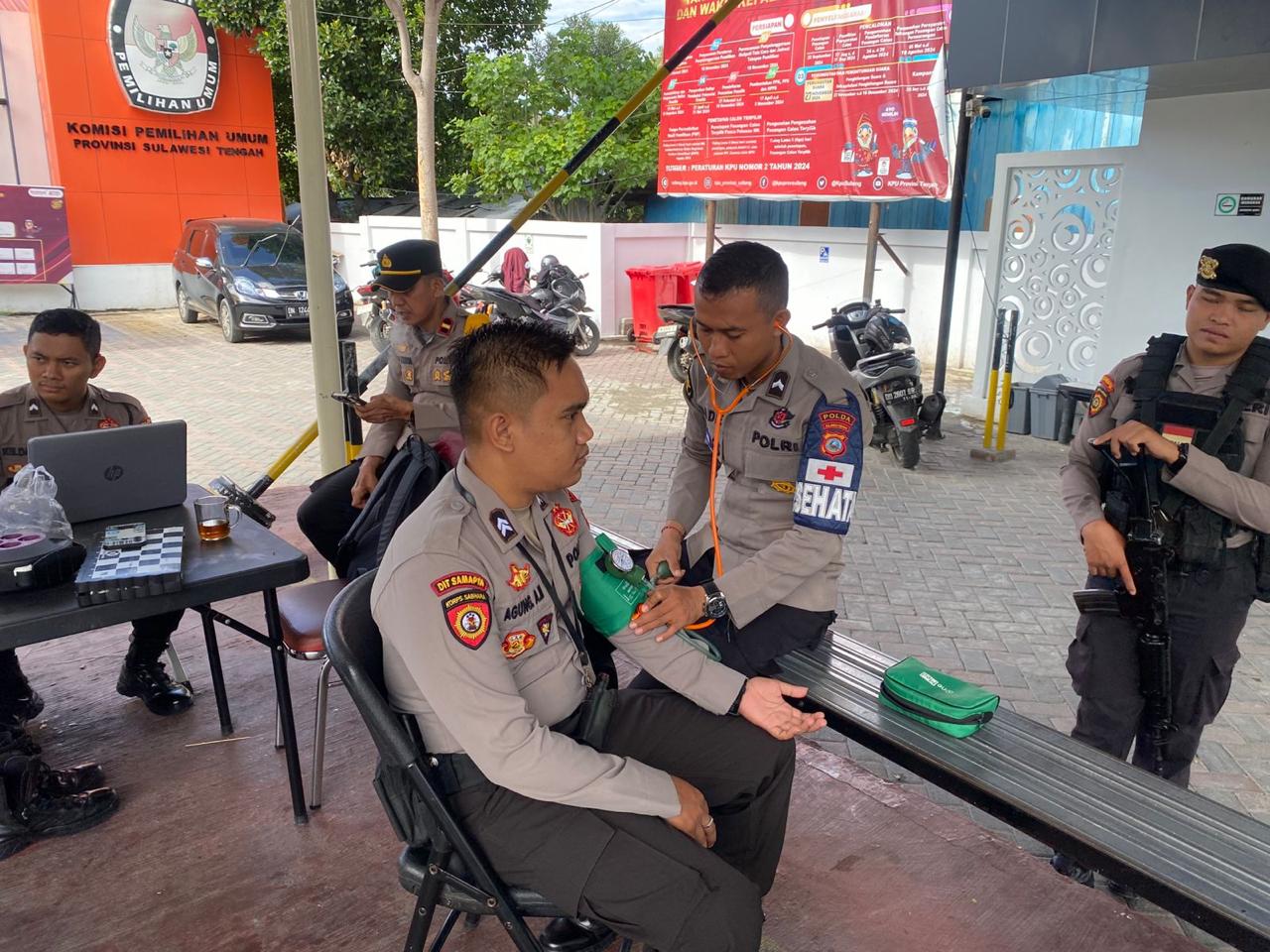 Subsatgas Dokkes Operasi Mantap Praja (OMP) Tinombala 2024 secara berkala melakukan pemeriksaan kesehatan personel pengamanan Pilkada 2024.