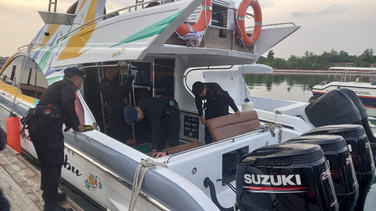 Satgas Walpri Cagub dan Cawagub memastikan keamanan dan keselamatan Kapal Penyeberangan yang akan digunakan untuk kampanye Pilkada 2024.