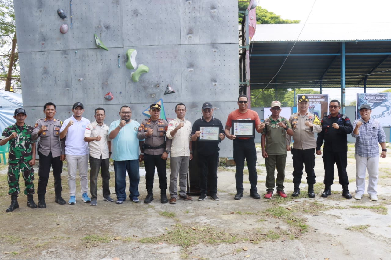 Kapolres Poso AKBP Arthur Sameaputty, S.I.K secara resmi membuka Poso Sport Climbing Competition Kapolres Cup 2024, Jumat (25/10/2024).