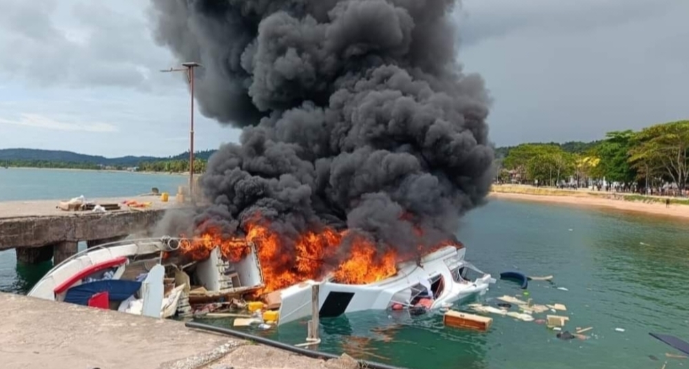 Calon gubernur (cagub) Maluku Utara (Malut) Benny Laos meninggal dunia akibat setelah kapal cepat (speedboat) yang ditumpanginya meledak dan terbakar