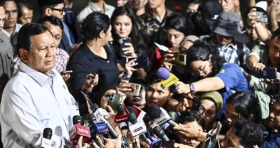 Presiden terpilih Prabowo Subianto mengumpulkan puluhan calon menteri kabinet 2024-2029 di kediamannya Jalan Kertanegara, Jakarta Selatan, Senin (14/10). ANTARA FOTO/Aprillio Akbar