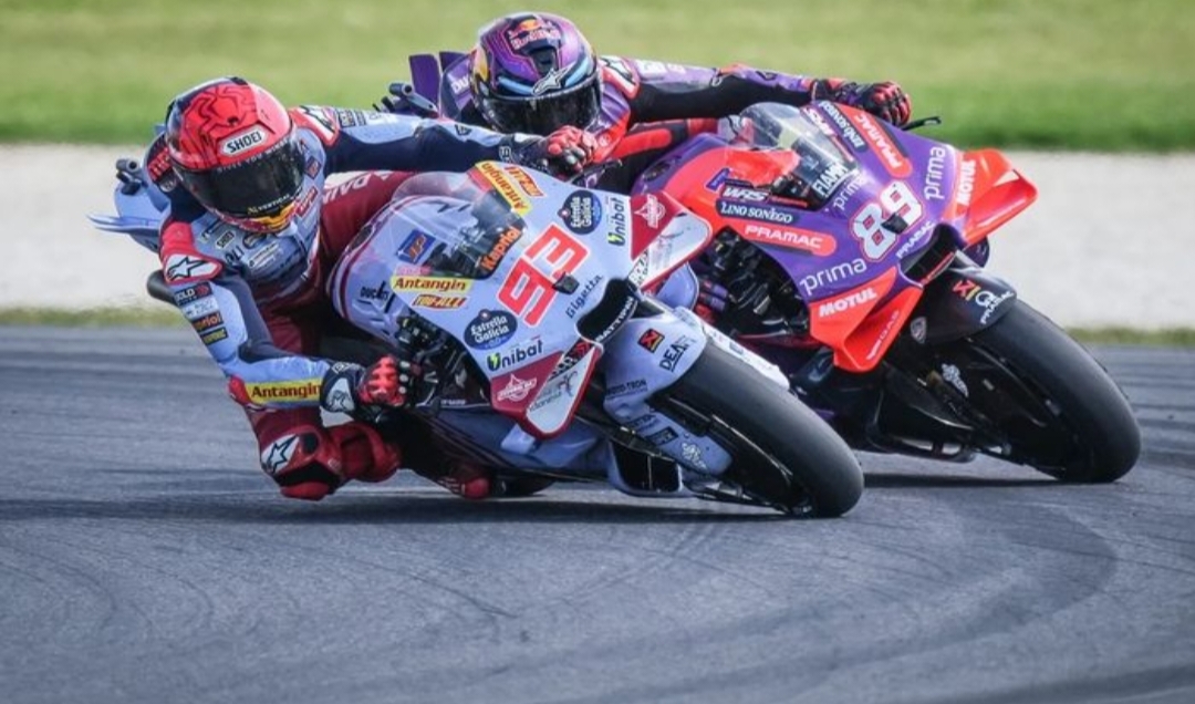 Pembalap Gresini Racing, Marc Marquez dan rider Prima Pramac Racing, Jorge Martin pada balapan MotoGP Australia 2024 (MotoGP.com)
