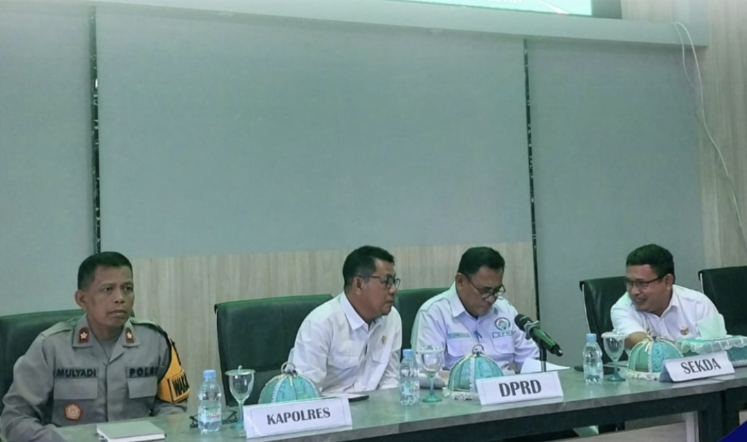 Mewakili Bupati Tojo Una-Una, Penjabat Sekretaris Daerah (Pj. Sekda) Kabupaten Tojo Una-Una, Dr. Alimudin Muhammad, SE, M.Si membuka Kegiatan Workshop dan Forum Koordinasi dan Komunikasi Pengelolaan Cagar Biosfer Kepulauan Togean yang dilaksanakan oleh Badan Perencanaan Pembangunan, Riset dan Inovasi Daerah Kabupaten Tojo Una-Una, di ruang Rapat Kantor Bupati, Rabu (23/10/2024)