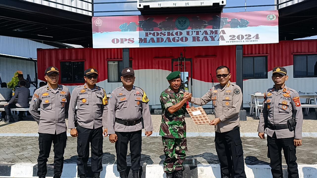 Kaops Madago Raya Beri Reward untuk Bhabinkamtibmas dan Babinsa di Poso. Sabtu (2/11/2024)