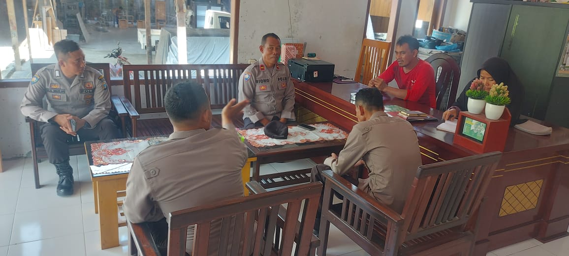Operasi Mantap Praja (OMP) Polres Tojo Una Una (Touna), Sambang / Silaturahmi dan tatap muka bersama Tokoh Agama dan Tokoh Masyarakat bertempat di Kelurahan Bailo Kecamatan Ampana Kota Minggu (10/11/2024)