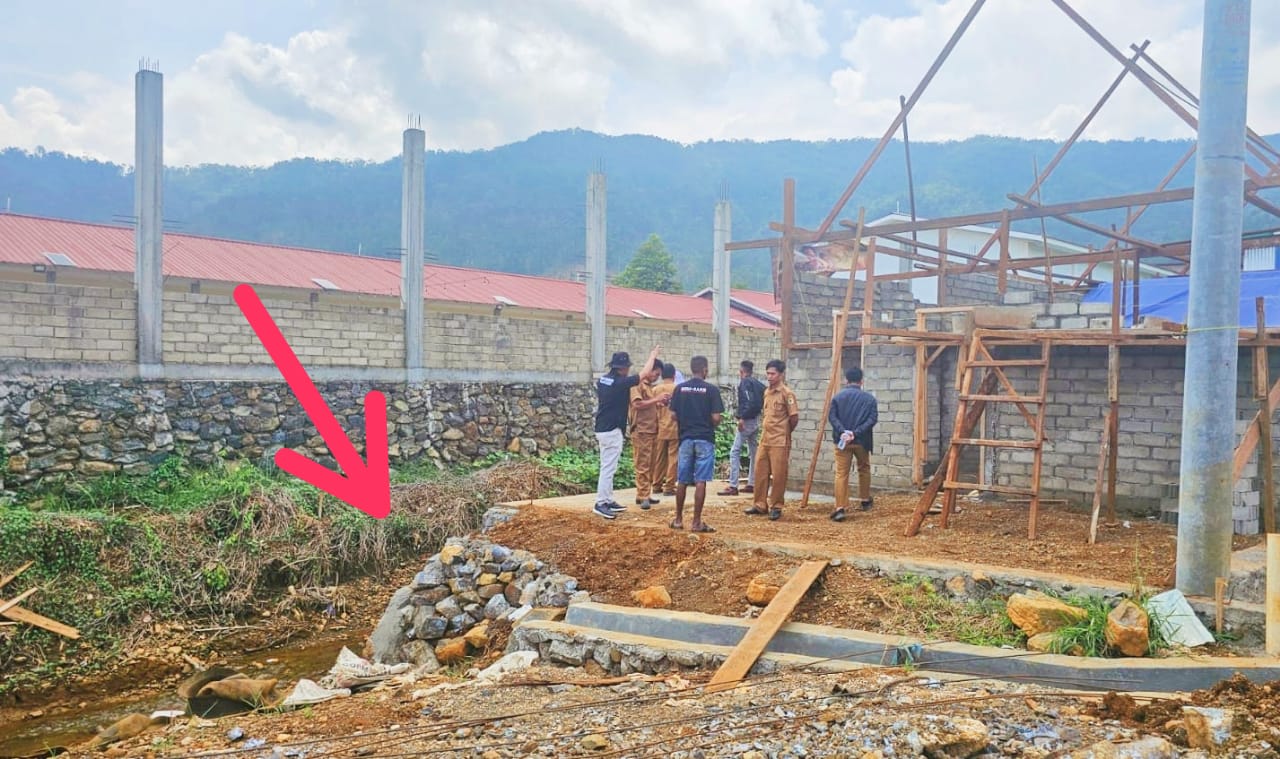 Tim Pemda Morowali Utara turun meninjau lokasi (Foto: Ist)