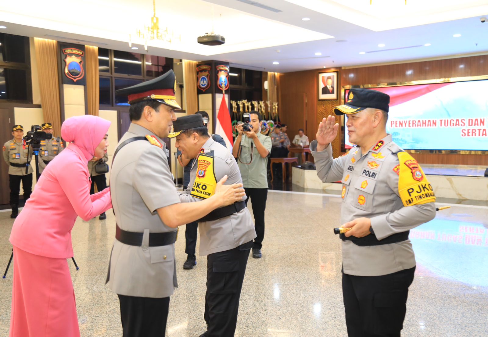 Kepala Kepolisian Daerah (Kapolda) Sulawesi Tengah Irjen Pol. Dr. Agus Nugroho, S.I.K., S.H., M.H., menghadiri pelantikan Wakil Kepala Kepolisian Negara Republik Indonesia (Wakapolri) di Rupatana Mabes Polri, Jakarta, Rabu (13/11/2024).