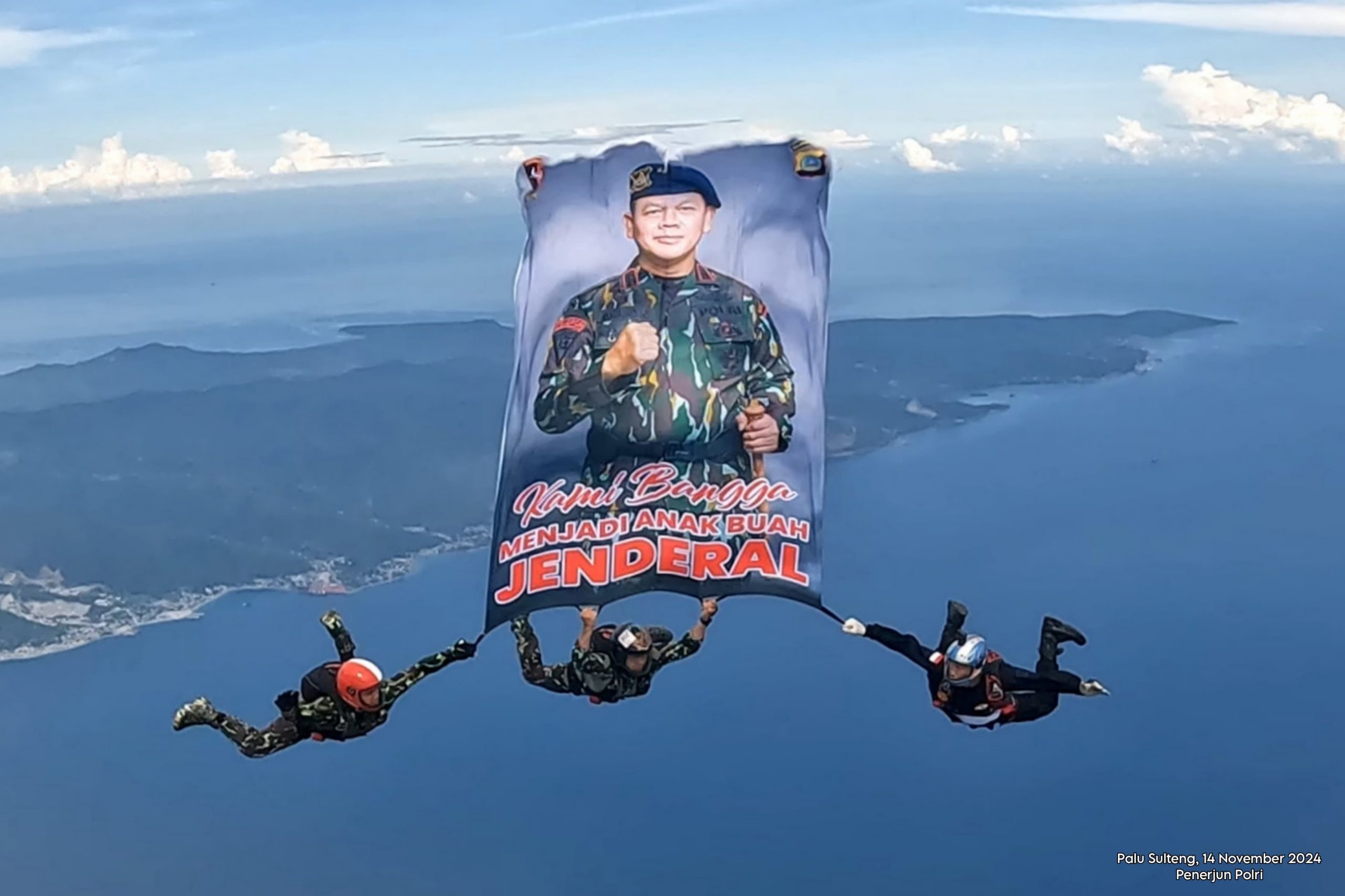 Peringatan HUT Ke-79 Korps Brimob Polri, Satuan Brimob Polda Sulawesi Tengah melaksanakan kegiatan syukuran yang diiringi peragaan kemampuan khusus Brimob.
