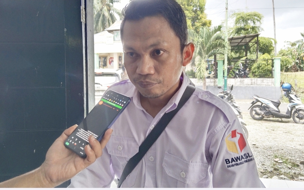 Ketua Bawaslu Touna Taufiq Rizal R Liara