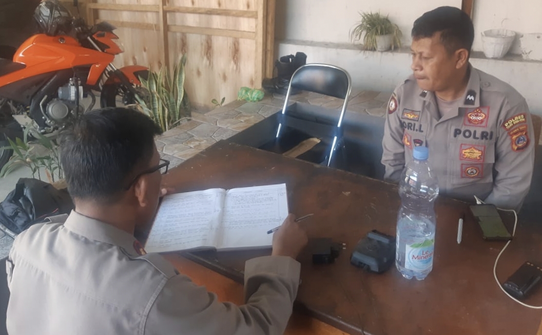 Wakil Kepala Operasi (Waka Ops) Mantap Praja Tinombala 2024 Polres Tojo Una Una (Touna) kembali mengecek personel yang bertugas di Kantor penyelenggara Pilkada 2024, Kamis pagi (14/11/2024).