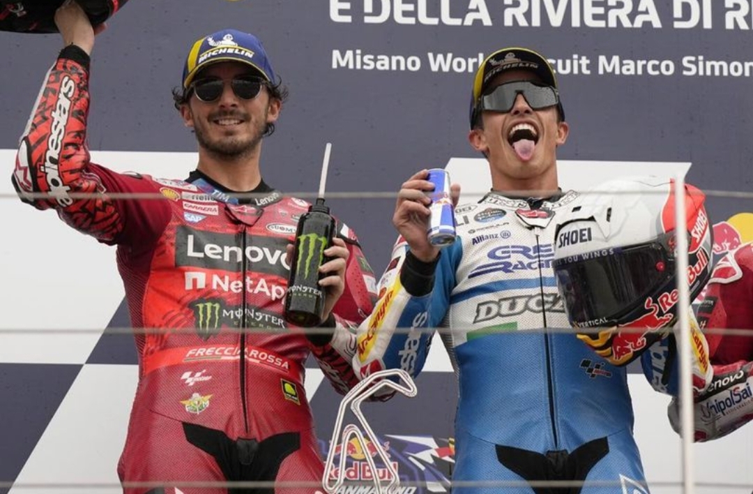 Pecco Bagnaia dan Marc Marquez (c) AP Photo/Antonio Calanni