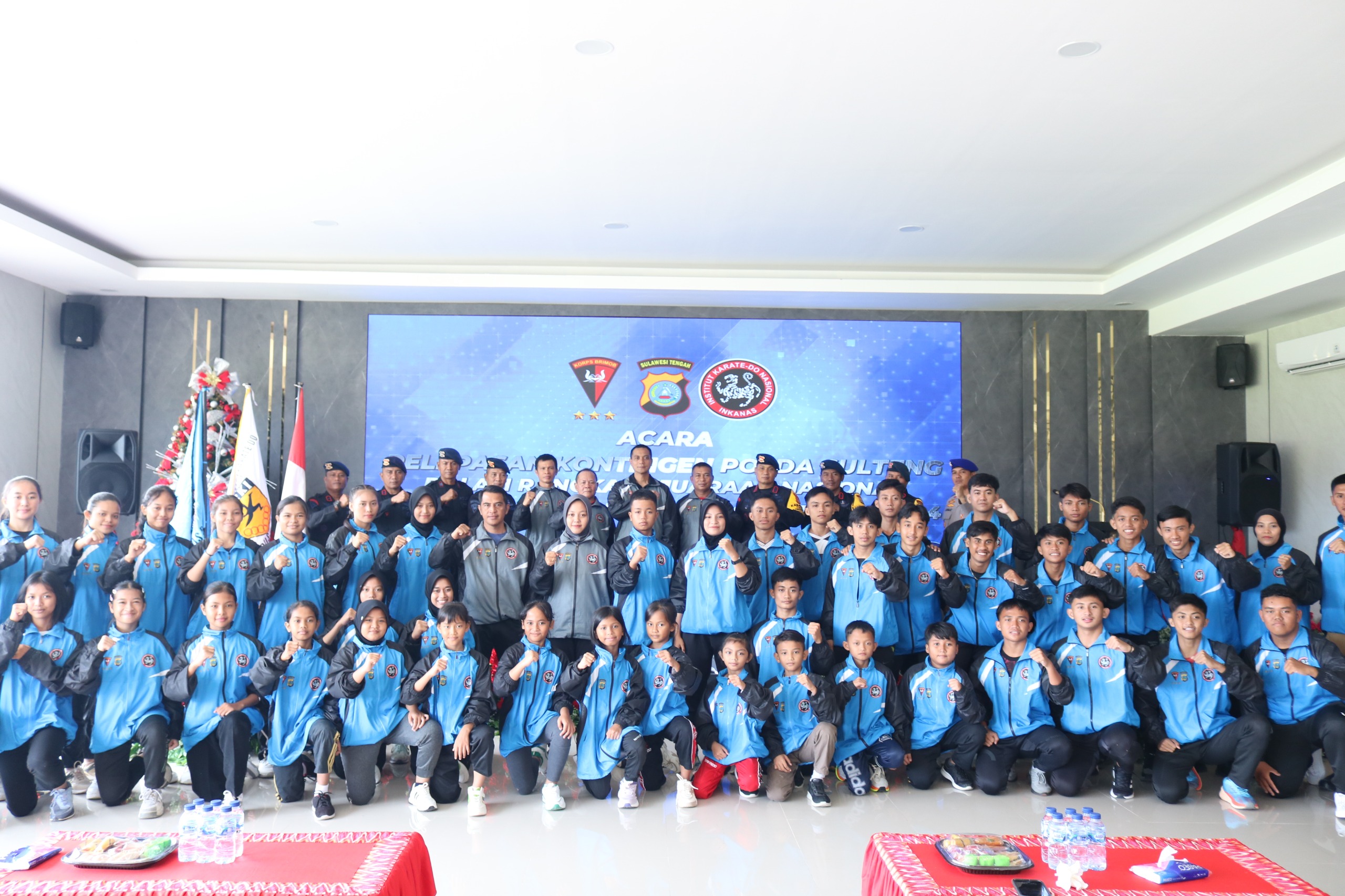 Dansat Brimob Polda Sulawesi Tengah, Kombes Pol Kurniawan Tandi Rongre, S.I.K., M.Si., memimpin langsung acara pelepasan kontingen Polda Sulteng untuk mengikuti Kejuaraan Nasional (Kejurnas) Karate INKANAS Piala Kapolri, Sabtu (7/12/2024)
