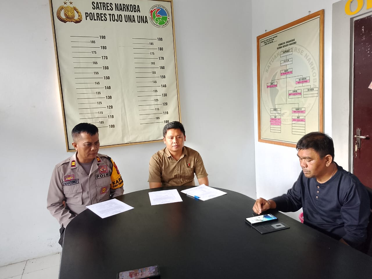 Kasat Resnarkoba Polres Touna, AKP I Gede Krisna Arsana didampingi Plt. Kasi Humas Iptu Martono kepada awak media, Selasa (10/12/24).