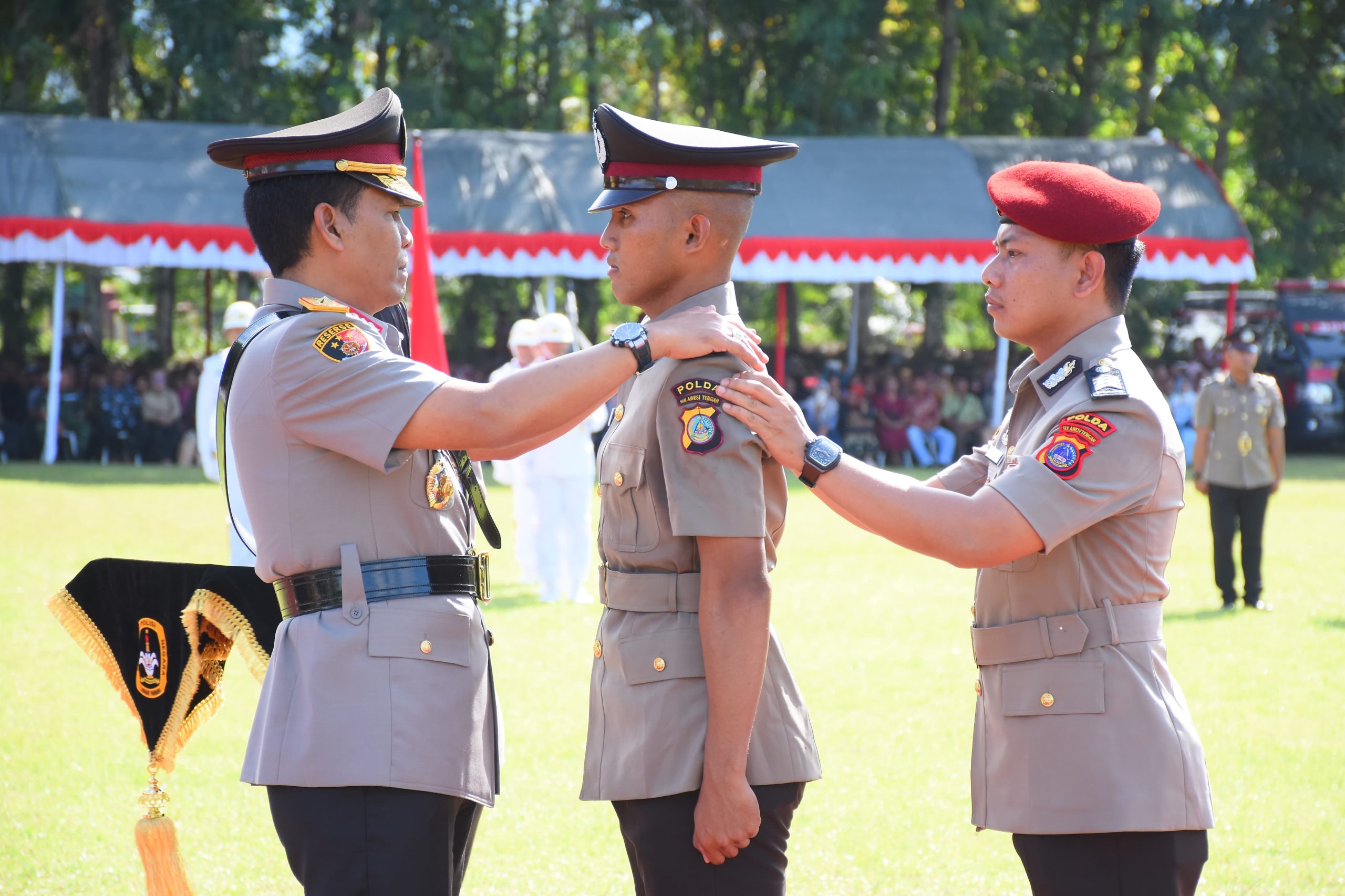 Wakapolda Sulteng, Brigjen Pol. Dr. Helmi Kwarta Kusuma Putra Rauf, secara resmi menutup Pendidikan Pembentukan Bintara Gelombang II Tahun Anggaran 2024, Rabu (18/12/2024).