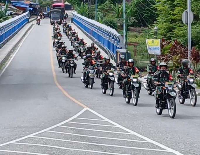Kodim 1307/Poso melaksanakan konvoi kendaraan dinas yang mengelilingi Kota Poso. Kegiatan ini dipimpin langsung oleh Dandim 1307/Poso, Letkol Arm Edi Yulian Budiargo, S.Sos., M.Han., pada hari Senin (23/12/2024)