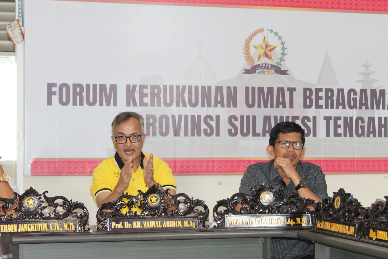 Caption Foto: Ketua FKUB Provinsi Sulteng Profesor Zainal Abidin dalam rapat koordinasi penyusunan program kegiatan FKUB Sulteng tahun 2025. (Fotografer: Nanang)