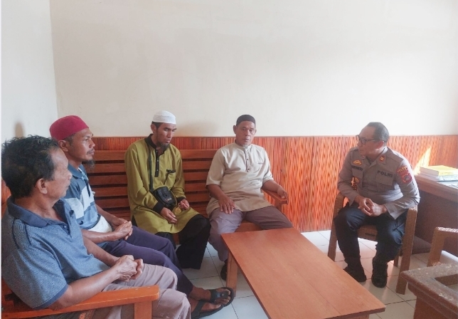 Satgas II Preemtif Operasi Madago Raya gencar melaksanakan silaturahmi kamtibmas di wilayah Kecamatan Poso Pesisir, Kabupaten Poso, pada Senin (16/12/2024).