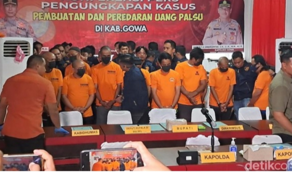 Konferensi pers kasus uang palsu di UIN Alauddin Makassar di Mapolres Gowa. (Nur Hidayat Said/detikSulsel)