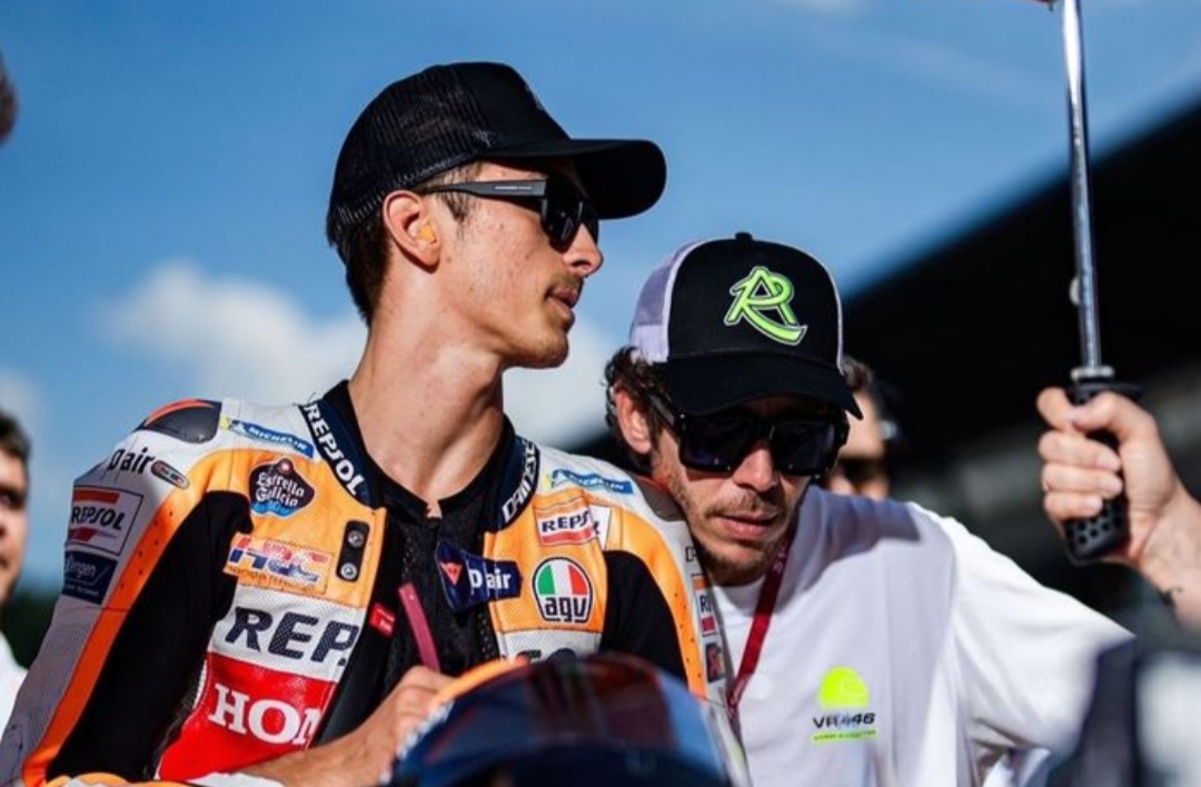 Uccio peringatkan Valentino Rossi agar tidak lupa diri sehingga menjauh dari VR46 (X Valentino Rossi)