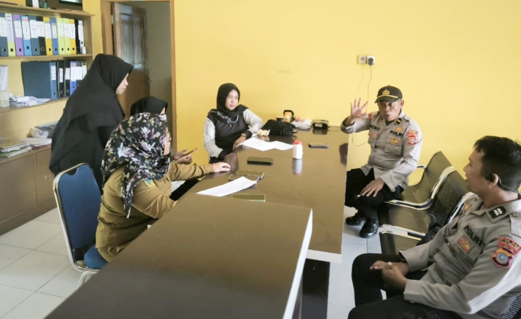 Kbo Binmas Serta anggota Sambang/ Tatap Muka di Kelurahan Bonerato Kecamatan Ampana Kota, pada hari Senin (6/1/2024) pagi