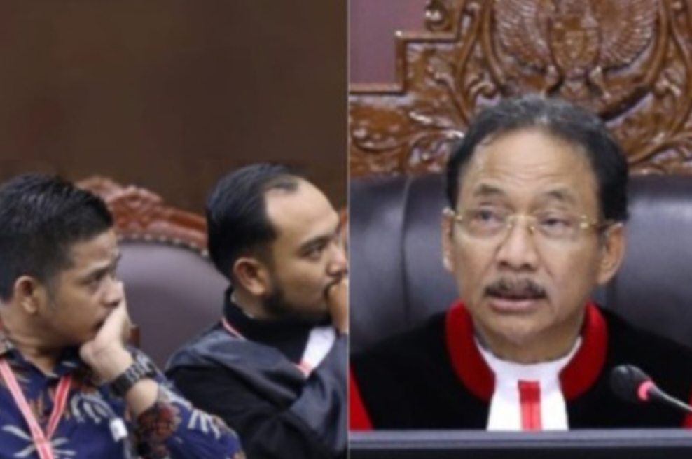 Hakim Konstitusi Suhartoyo saat membacakan putusan di Gedung Mahkamah Konstitusi, Jakarta, pada 3 Januari 2025 menolak permohonan uji materi Pasal 118 huruf e UU Desa dengan alasan kehilangan objek.