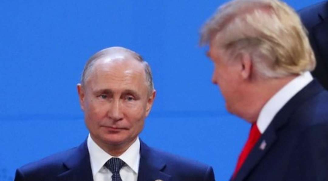 Foto: Presiden AS Donald Trump dan Presiden Rusia Vladimir Putin terlihat pada KTT para pemimpin G20 di Buenos Aires, Argentina 30 November 2018. REUTERS / Marcos Brindicci