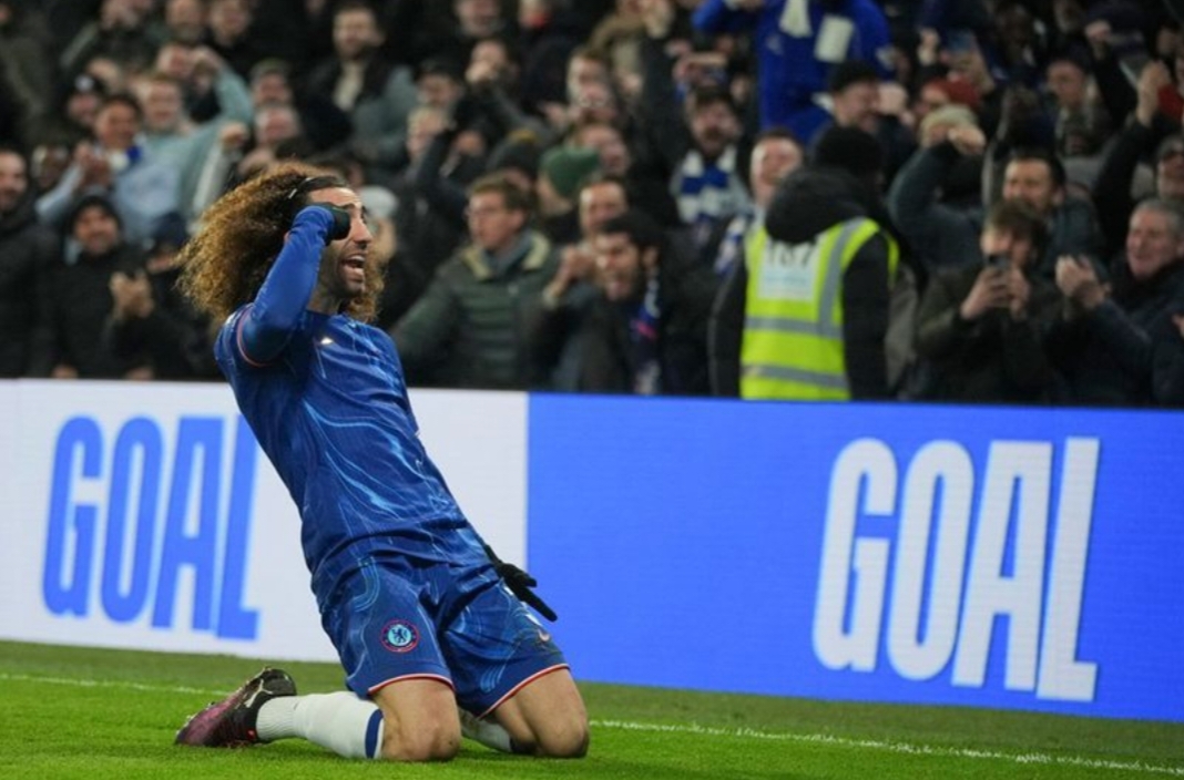 Selebrasi Marc Cucurella dalam laga Premier League antara Chelsea vs Wolverhampton, Selasa (21/1/2025). (c) AP Photo/Kin Cheung
