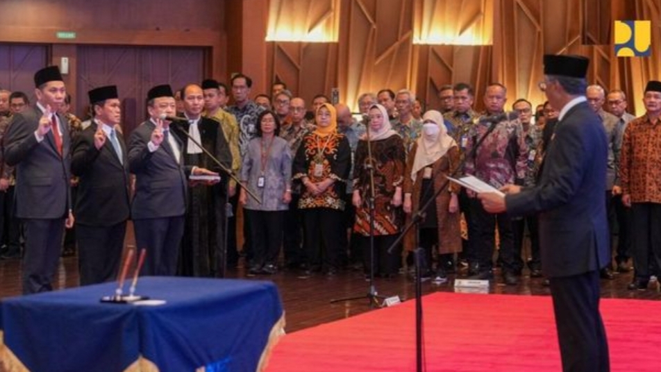 Menteri Pekerjaan Umum (PU) Dody Hanggodo melantik Pejabat Pimpinan Tinggi Madya dan Staf Khusus Kementerian PU di Auditorium Kementerian PU, Senin (20/1/2025). Foto: Dok. Kementerian PU