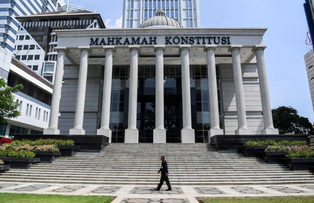 Gedung Mahkamah Konstitusi. KPU Kukar tunjuk lima kuasa hukum untuk hadapi sidang sengketa hasil Pilkada 2024 yang diajukan oleh dua pasangan calon (paslon) ke MK. (ANTARA FOTO/Hafidz Mubarak A)