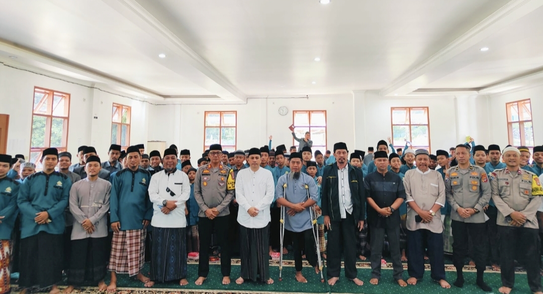 Peringatan Isra dan Mi'raj Nabi Muhammad SAW yang bertempat di Masjid Pondok Pesantren Amanah Putra. Senin (27/1/2025)