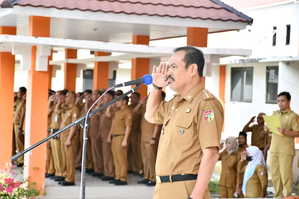 Plh. Sekretaris Daerah Alfian Matajeng S.Pd., M.A.P memimpin Apel