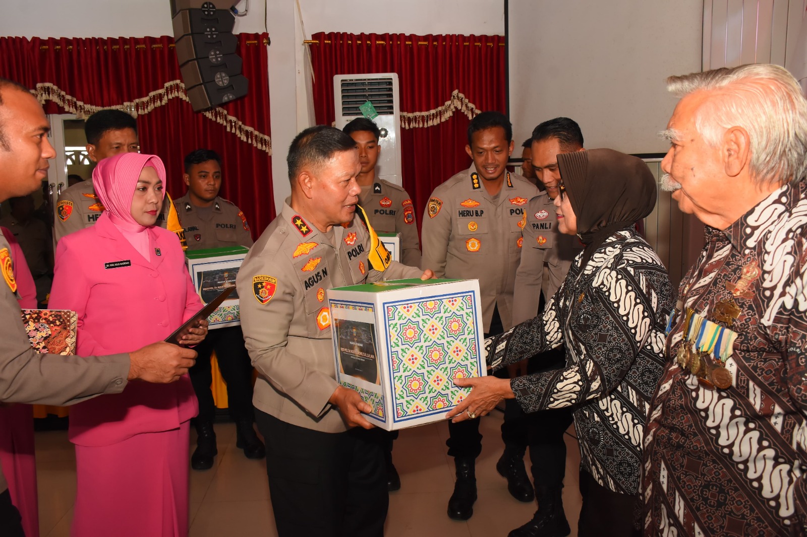 Kapolda Sulteng, menghadiri kegiatan sarasehan atau tatap muka dengan Purnawirawan dan Warakawuri Polri Provinsi Sulteng Tahun Anggaran (T.A.) 2025, Kamis 06/02/2025