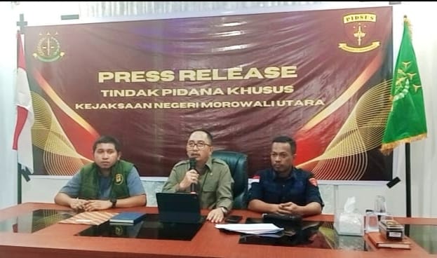 Kajari Morowali Utara Mahmuddin,SH.MH memberikan keterangan Pers Terkait dugaan Korupsi Mantan Bupati Morut (Foto: Rudy)