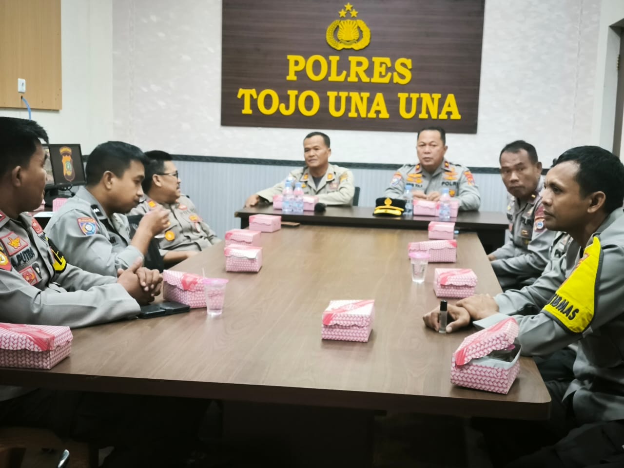 Direktorat Binmas Polda Sulteng, mengunjungi Polres Tojo Una Una (Touna) dalam rangka melakukan kegiatan pembinaan kepada personel Sat Binmas Polres Touna dan Bhabinkamtibmas Polsek jajaran. Selasa (12/2/2025)
