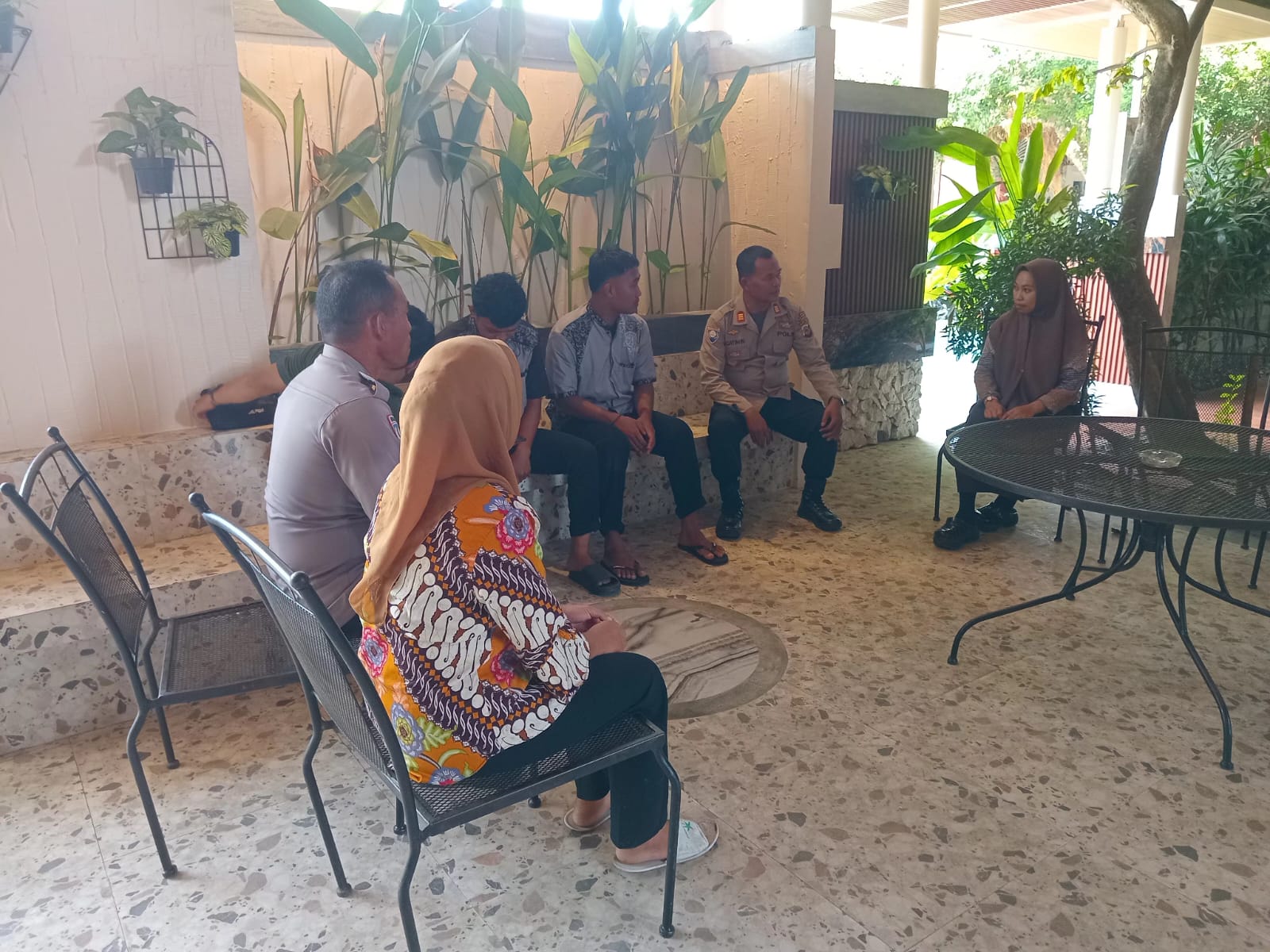 Polres Touna, Jumat Curhat guna mendengar langsung aspirasi maupun keluhan masyarakat di Hotel Lawaka Kelurahan Dondo, Jumat (14/2/2025).