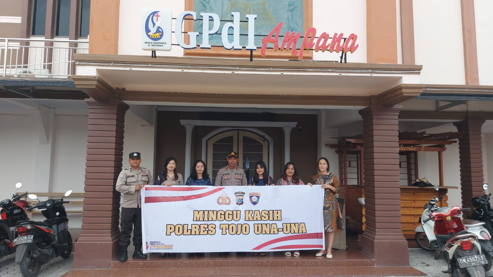 Sat Binmas Polres Touna melaksanakan kegiatan Minggu Kasih Di Gereja GPdI Ampana, Minggu (16/2/2025).